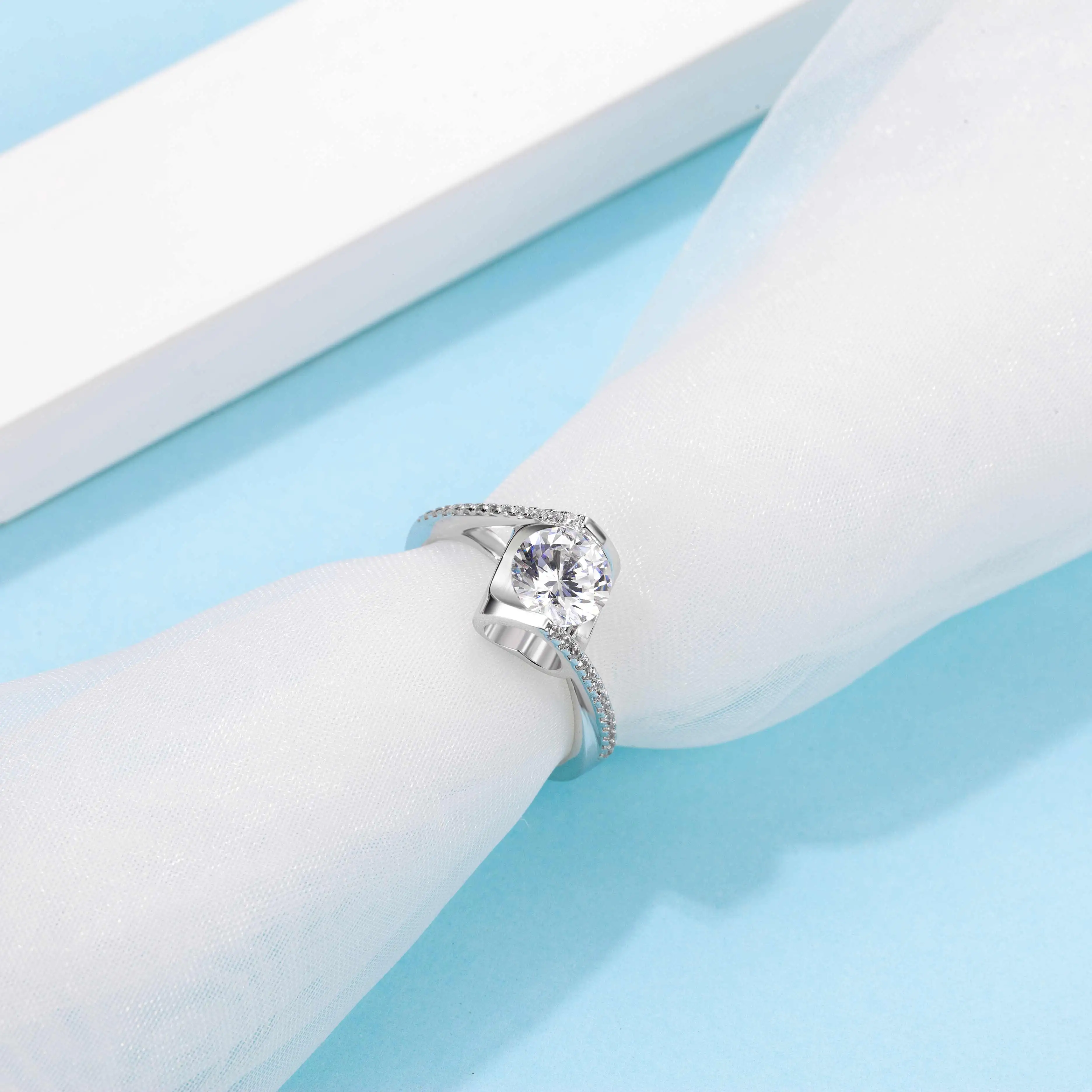 Thriving Gems new style jewelry 925 silver DEF gemstone moissanite diamond ring for woman
Thriving Gems new style jewelry 925 silver DEF gemstone moissanite diamond ring for woman