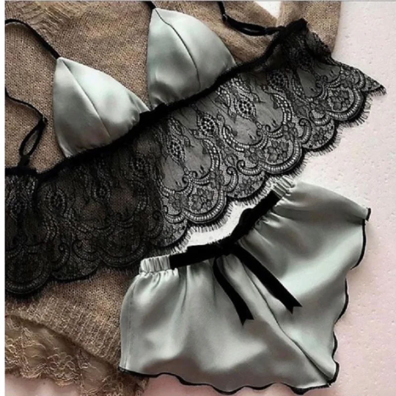 Sexy Transparent Ladies Underwear Panties Embroidery Flower Bra Underwear Set Erotic Lingerie
Sexy Transparent Ladies Underwear Panties Embroidery Flower Bra Underwear Set Erotic Lingerie