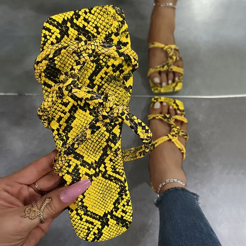 2021 Europe&American new trendy summer weave hollow out beach slides slippers ladies shoes plus size flat outdoor sandals, Four colors or customized
2021 Europe&American new trendy summer weave hollow out beach slides slippers ladies shoes plus size flat outdoor sandals, Four colors or customized