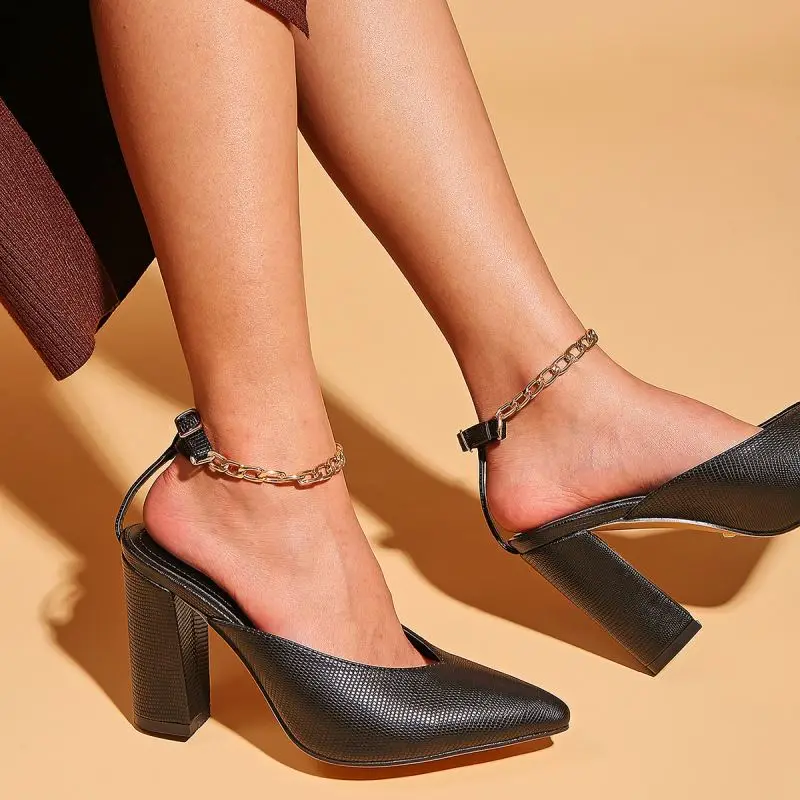 2021 Europe&American Women Shoes Chain High Heels Sandal Spring New Model Thick Heel Plus Size Office High Heels Shoes, Black or customized
2021 Europe&American Women Shoes Chain High Heels Sandal Spring New Model Thick Heel Plus Size Office High Heels Shoes, Black or customized