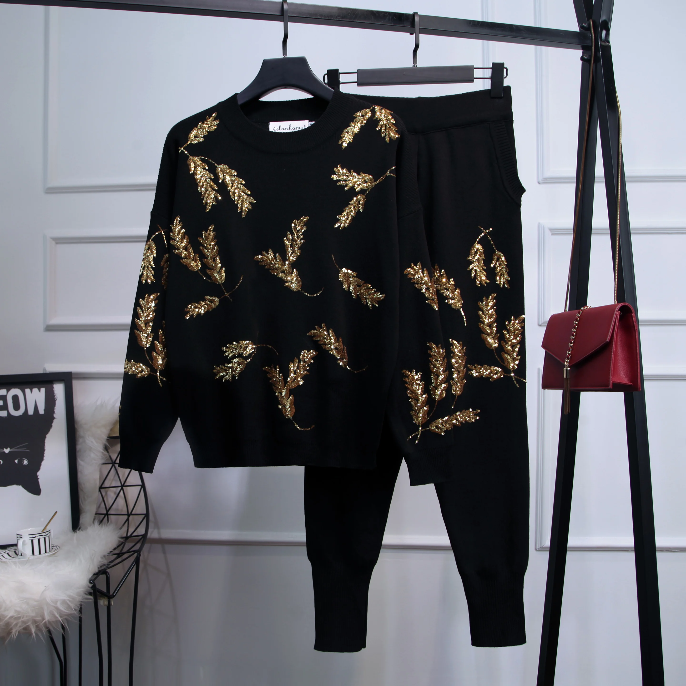 Women Custom Sportswear Sweater Suit Wholesale Round Neck Sequins Feather Knit Sweater Casual Pant 2 Piece Sweater Set Outfits
Women Custom Sportswear Sweater Suit Wholesale Round Neck Sequins Feather Knit Sweater Casual Pant 2 Piece Sweater Set Outfits