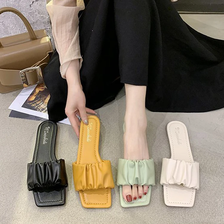 New Women's Flat Heel Slippers Summer Wear Fashion Flat Sandals Slippers Women's Slippers
New Women's Flat Heel Slippers Summer Wear Fashion Flat Sandals Slippers Women's Slippers