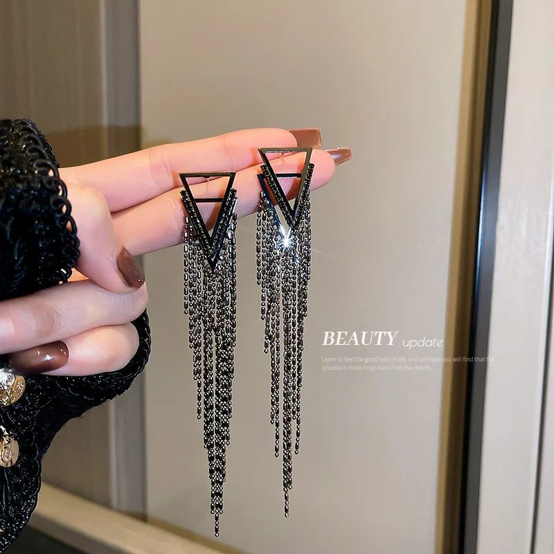 

Triangle diamond tassel earrings fashion exaggerated ear studs light luxury high-end earrings, Picture shows
