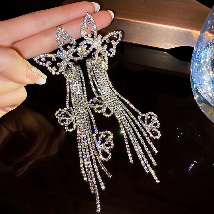 Barlaycs 2021 Designer Earrings Popular Brands Statement Rhinestone Shinny Butterfly Tassel Drop Earrings for Women Jewelry
Barlaycs 2021 Designer Earrings Popular Brands Statement Rhinestone Shinny Butterfly Tassel Drop Earrings for Women Jewelry