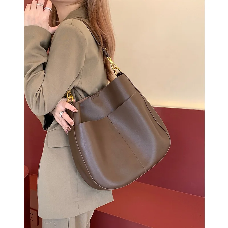 2021 Autumn / Winter New High Sense Solid Color Bucket Bag Women'S Leather Handbag Single Shoulder Bag Large Capacity Bag
2021 Autumn / Winter New High Sense Solid Color Bucket Bag Women'S Leather Handbag Single Shoulder Bag Large Capacity Bag