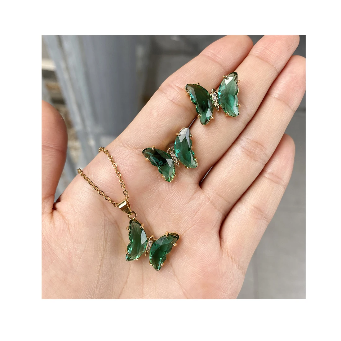 New Design Hot Selling Zircon Butterfly Crystal Pendant Necklace in Europe and America Real Gold Plating Handmade Jewelry
New Design Hot Selling Zircon Butterfly Crystal Pendant Necklace in Europe and America Real Gold Plating Handmade Jewelry