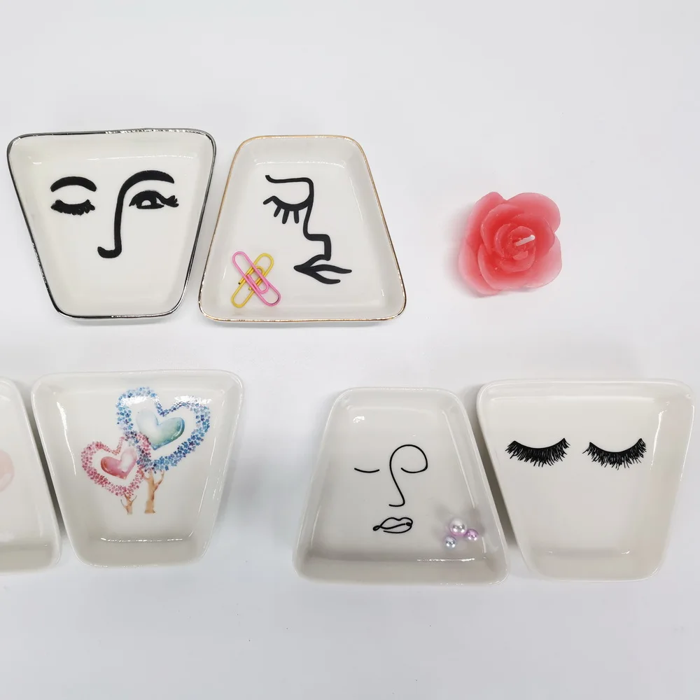 3D Custom human body wedding decorative unique square ring trinket tray / gold ceramic jewelry dish in gift box
3D Custom human body wedding decorative unique square ring trinket tray / gold ceramic jewelry dish in gift box