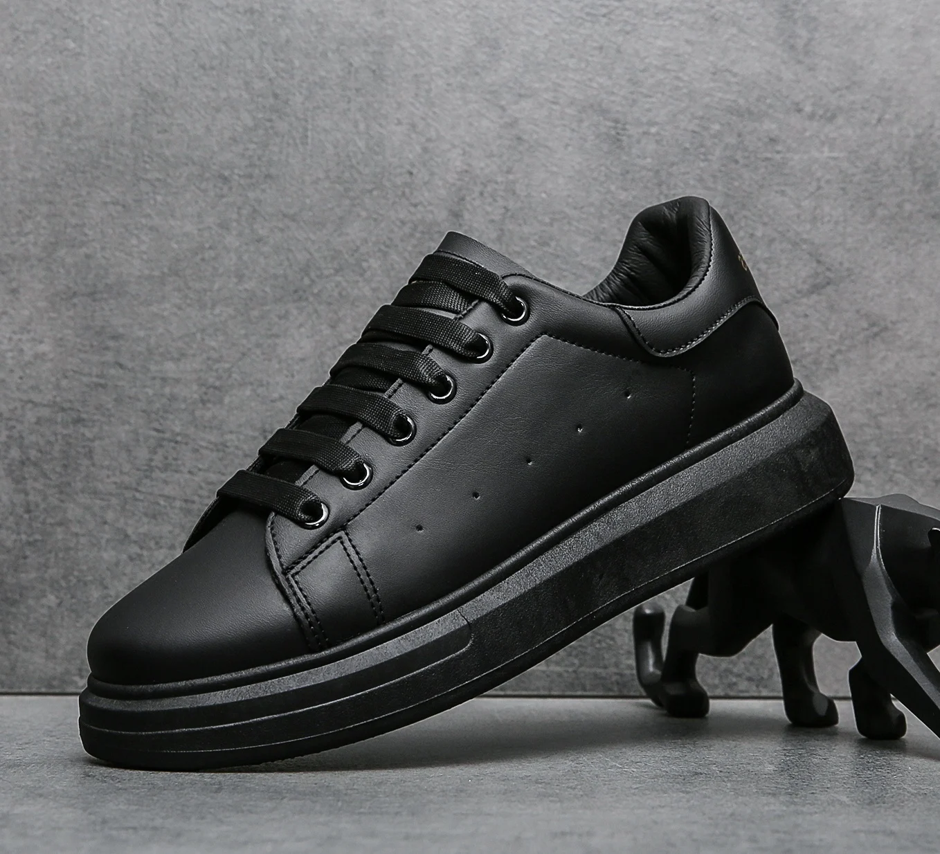 Customized cheap MC classic platform thick sole luxury brand sport black white trainers women casual shoes sneakers for mens
Customized cheap MC classic platform thick sole luxury brand sport black white trainers women casual shoes sneakers for mens
