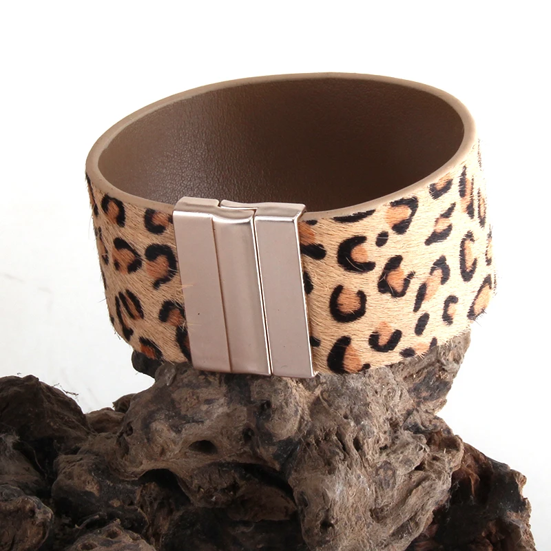 Wholesale Fashion 2.8cm Leather Leopard Armbander Magnetic Clasp Real Leopard Horsetail Leather Wrap Bracelets
Wholesale Fashion 2.8cm Leather Leopard Armbander Magnetic Clasp Real Leopard Horsetail Leather Wrap Bracelets