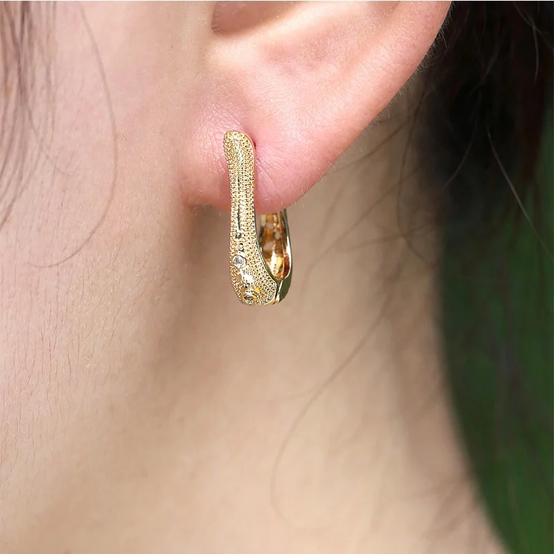 New Design U Shape Hoop Earrings Gold Color Hollow Flower Earring Round Circle Ear Jewelry Accessories For Women Gift
New Design U Shape Hoop Earrings Gold Color Hollow Flower Earring Round Circle Ear Jewelry Accessories For Women Gift