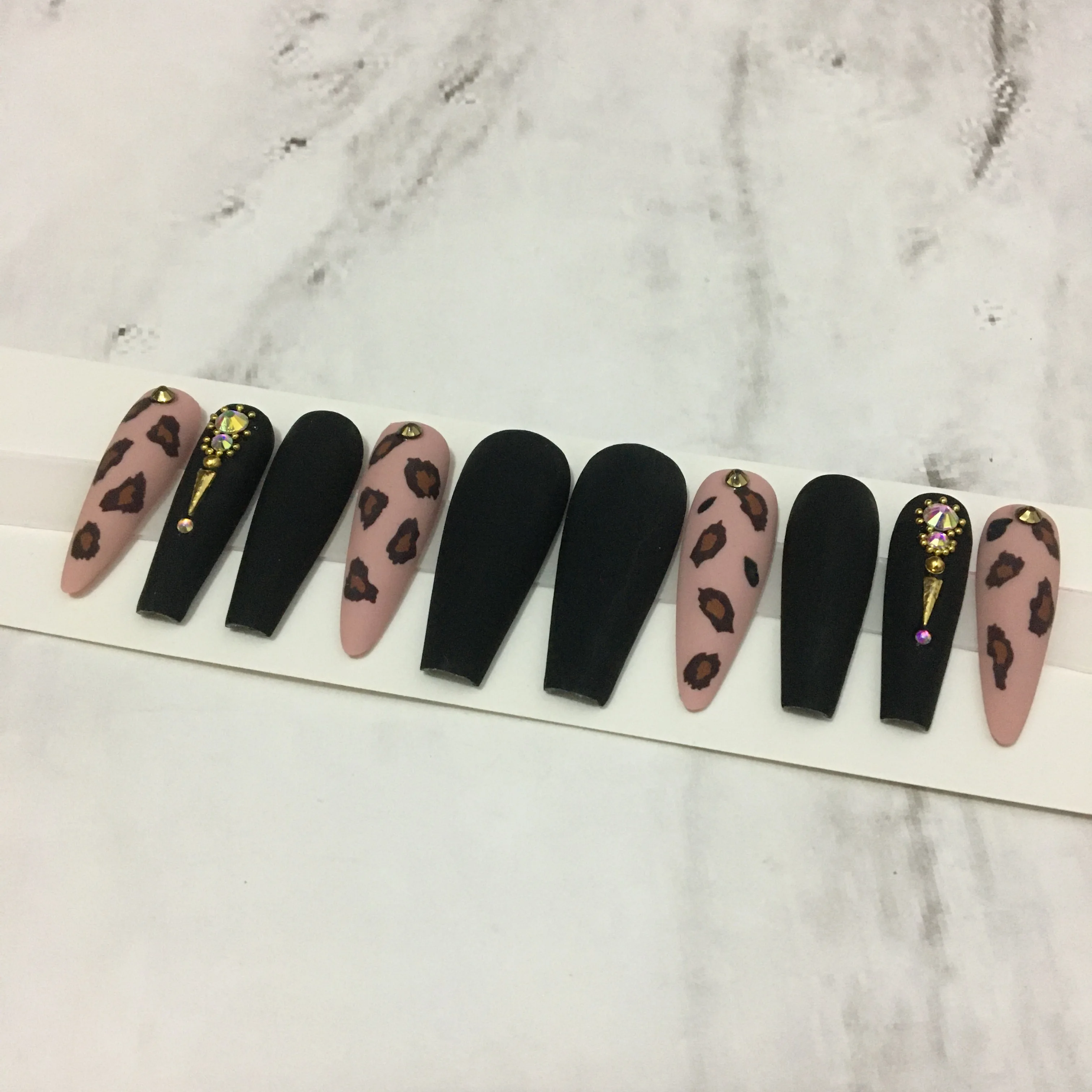 H-308 Each Change full cover long coffin leopard print nails press on nails, Customers' requirements
H-308 Each Change full cover long coffin leopard print nails press on nails, Customers' requirements