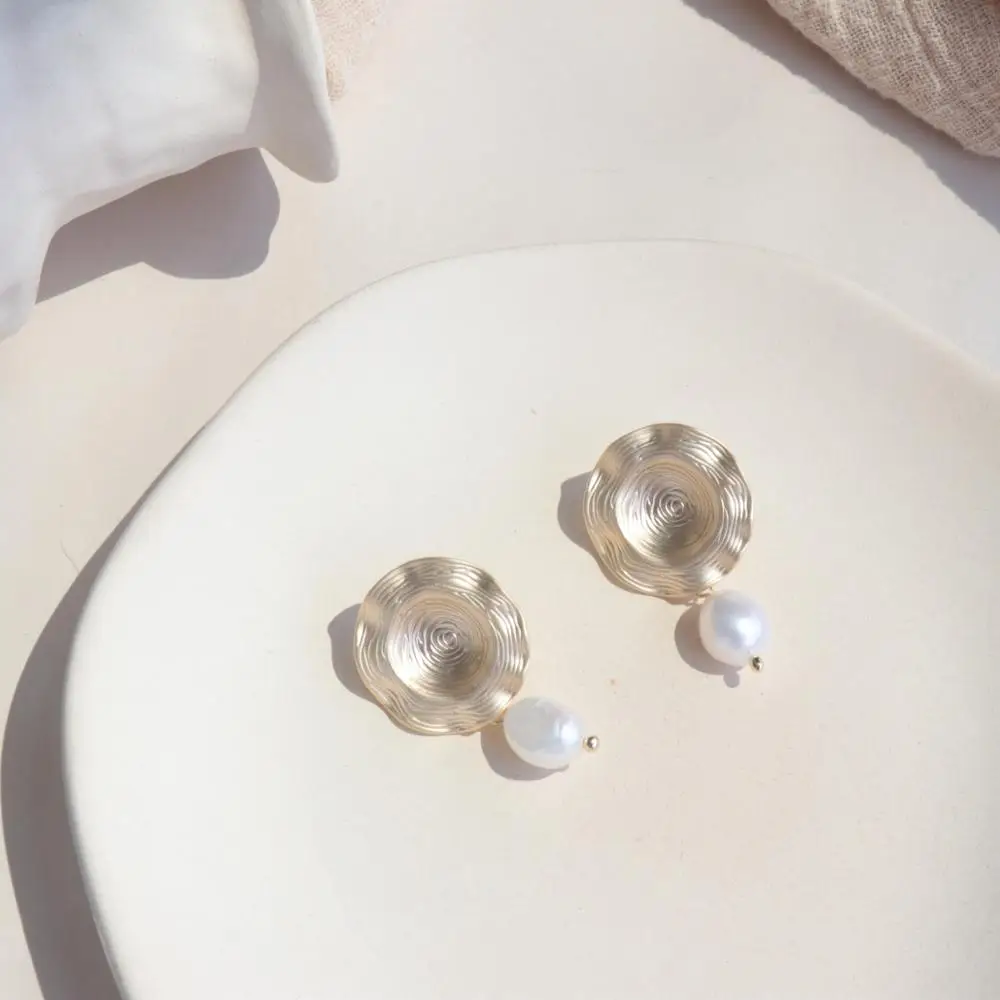 circle alloy unique design nature pearl stud earrings for women long fashion jewelry wholesale 2019, Gold
circle alloy unique design nature pearl stud earrings for women long fashion jewelry wholesale 2019, Gold
