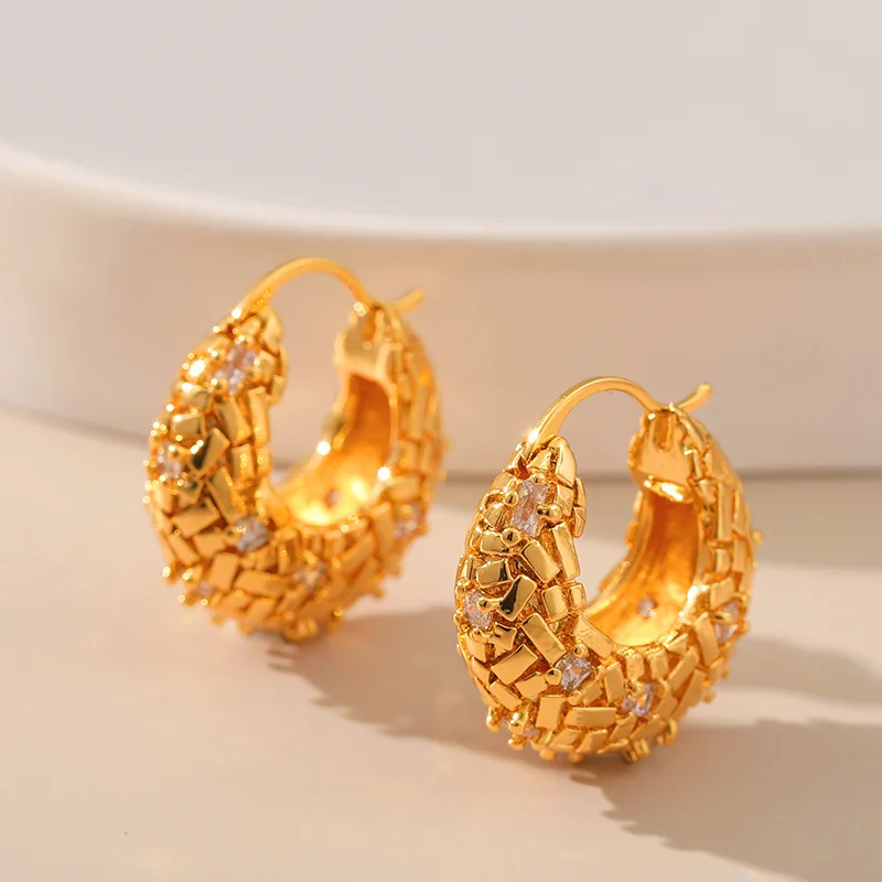 Vintage 18K Gold Plated Zircon Earrings Woven Twisted Earrings U Shape Hoop Earrings For Women
Vintage 18K Gold Plated Zircon Earrings Woven Twisted Earrings U Shape Hoop Earrings For Women