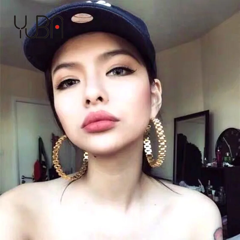 New Fashion Jewelry Wholesale Trendy Retro Gold Big Hoop Earrings Large Classic Earring 2021 For Women
New Fashion Jewelry Wholesale Trendy Retro Gold Big Hoop Earrings Large Classic Earring 2021 For Women