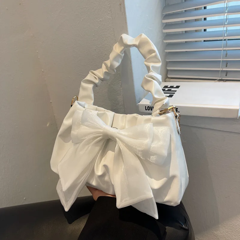 Popular bag women's bag 2023 niche design new fashion single shoulder crossbody simple portable small square bag
Popular bag women's bag 2023 niche design new fashion single shoulder crossbody simple portable small square bag