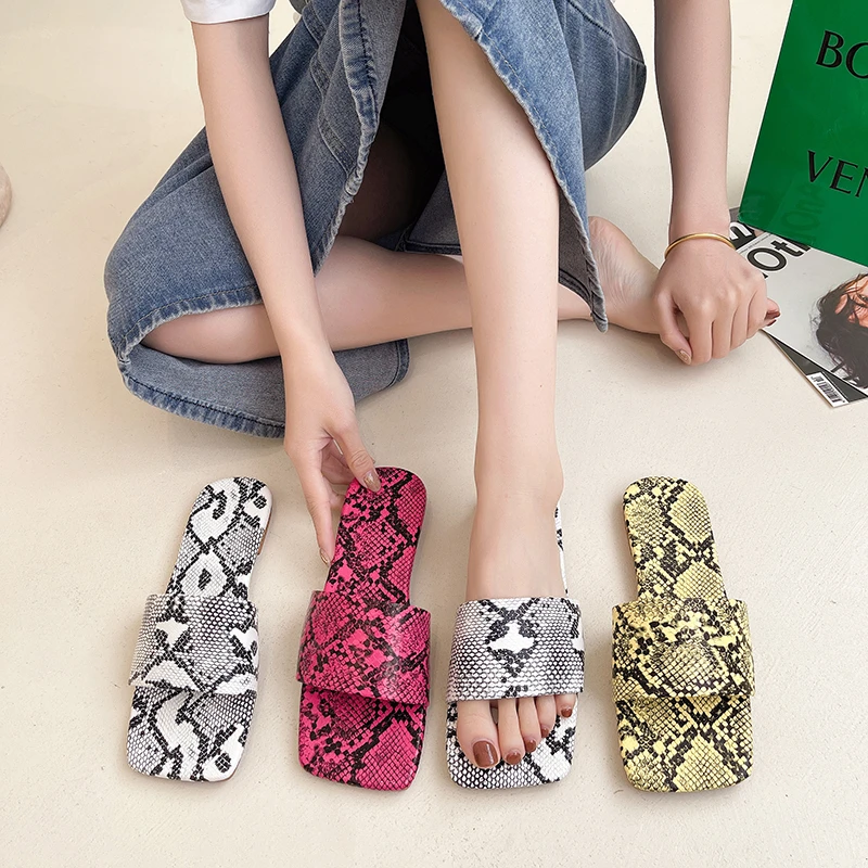PDEP 2022 Summer Sexy Snakes Printing Women Flat Slippers Square Head T-Strap Sandals Plus Size Cheap Slippers For Ladies
PDEP 2022 Summer Sexy Snakes Printing Women Flat Slippers Square Head T-Strap Sandals Plus Size Cheap Slippers For Ladies