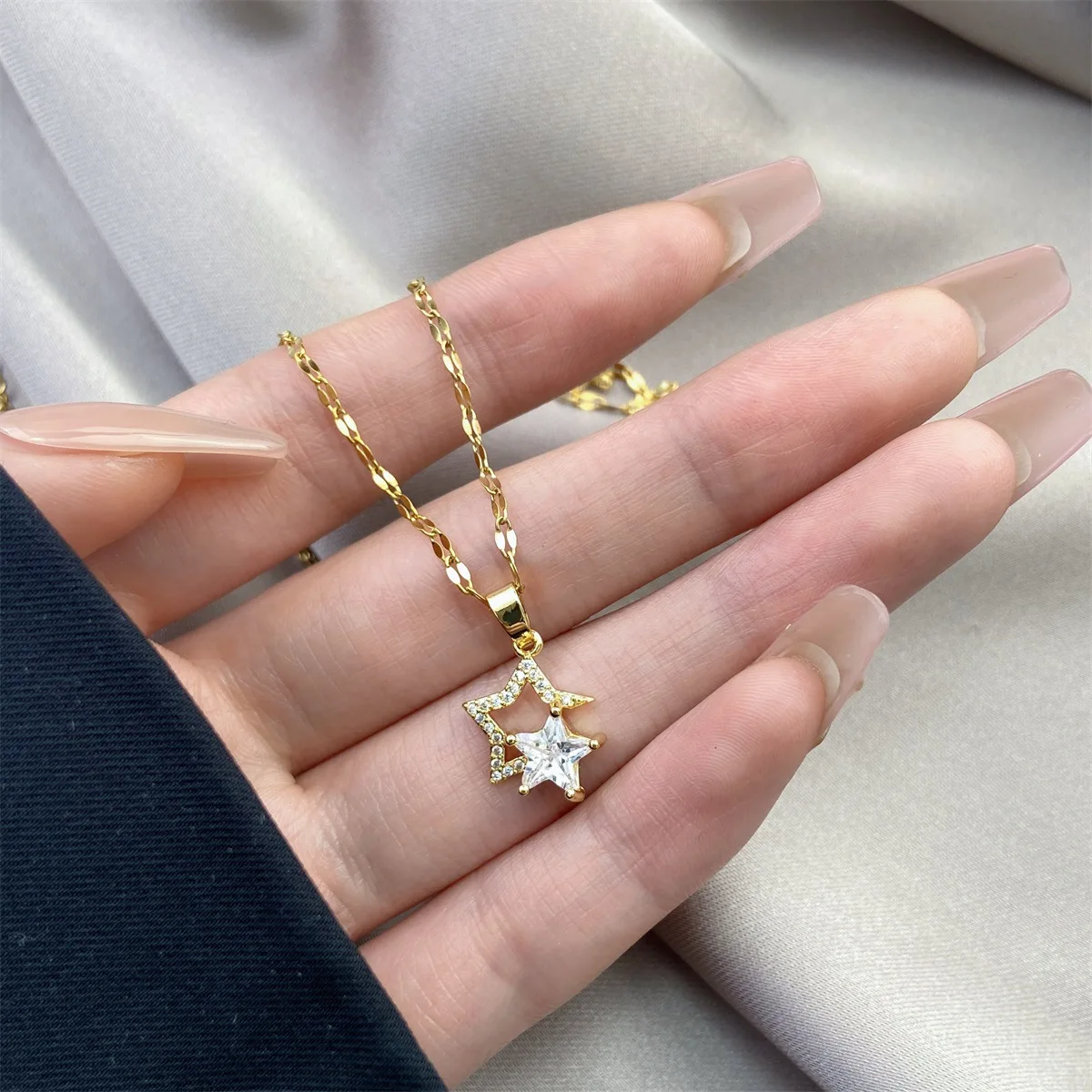 Hot Sale 18K Real Gold Plated Star Pendant Necklace Titanium Stainless Steel Zircon Star Necklaces Jewelry Women
Hot Sale 18K Real Gold Plated Star Pendant Necklace Titanium Stainless Steel Zircon Star Necklaces Jewelry Women
