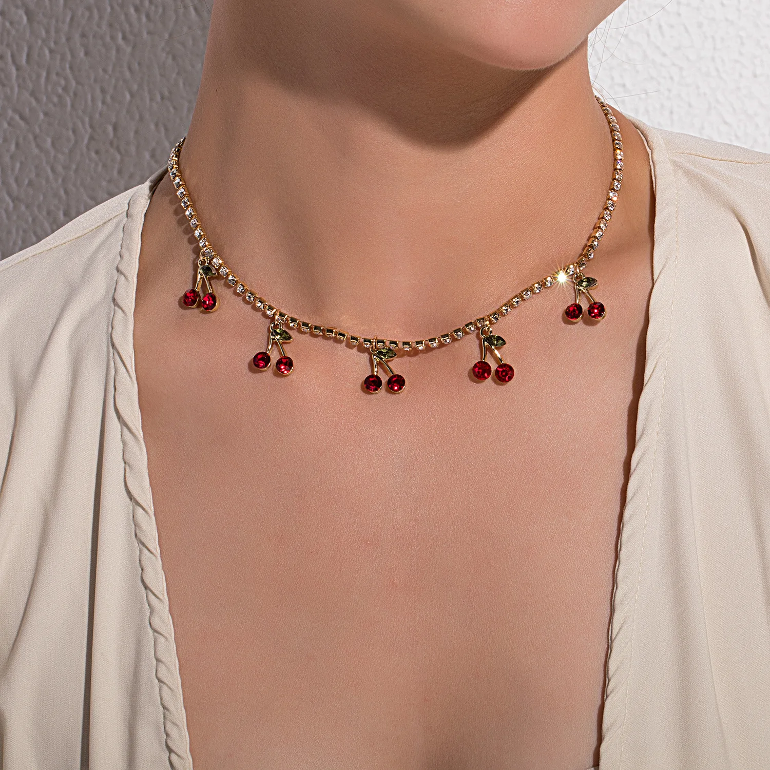 New Luxury Red Cherry Crystal Tennis Chain Women's Necklace Charm Cute Pendant Necklaces Women Rhinestone Jewelry Gift
New Luxury Red Cherry Crystal Tennis Chain Women's Necklace Charm Cute Pendant Necklaces Women Rhinestone Jewelry Gift