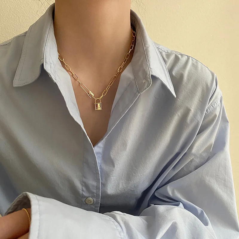 2021 Best Sale Vintage 18K Gold Plated Geometric Lock Necklace Chunky Stainless Steel Lock Shaped Pendant Necklace For Women
2021 Best Sale Vintage 18K Gold Plated Geometric Lock Necklace Chunky Stainless Steel Lock Shaped Pendant Necklace For Women