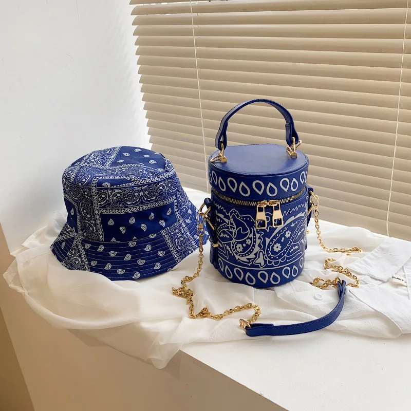 The New Fashion Painted Cylinder Personality Female Bag Cosmetic Trend Fashion Small Round Bag One Shoulder Bag
The New Fashion Painted Cylinder Personality Female Bag Cosmetic Trend Fashion Small Round Bag One Shoulder Bag