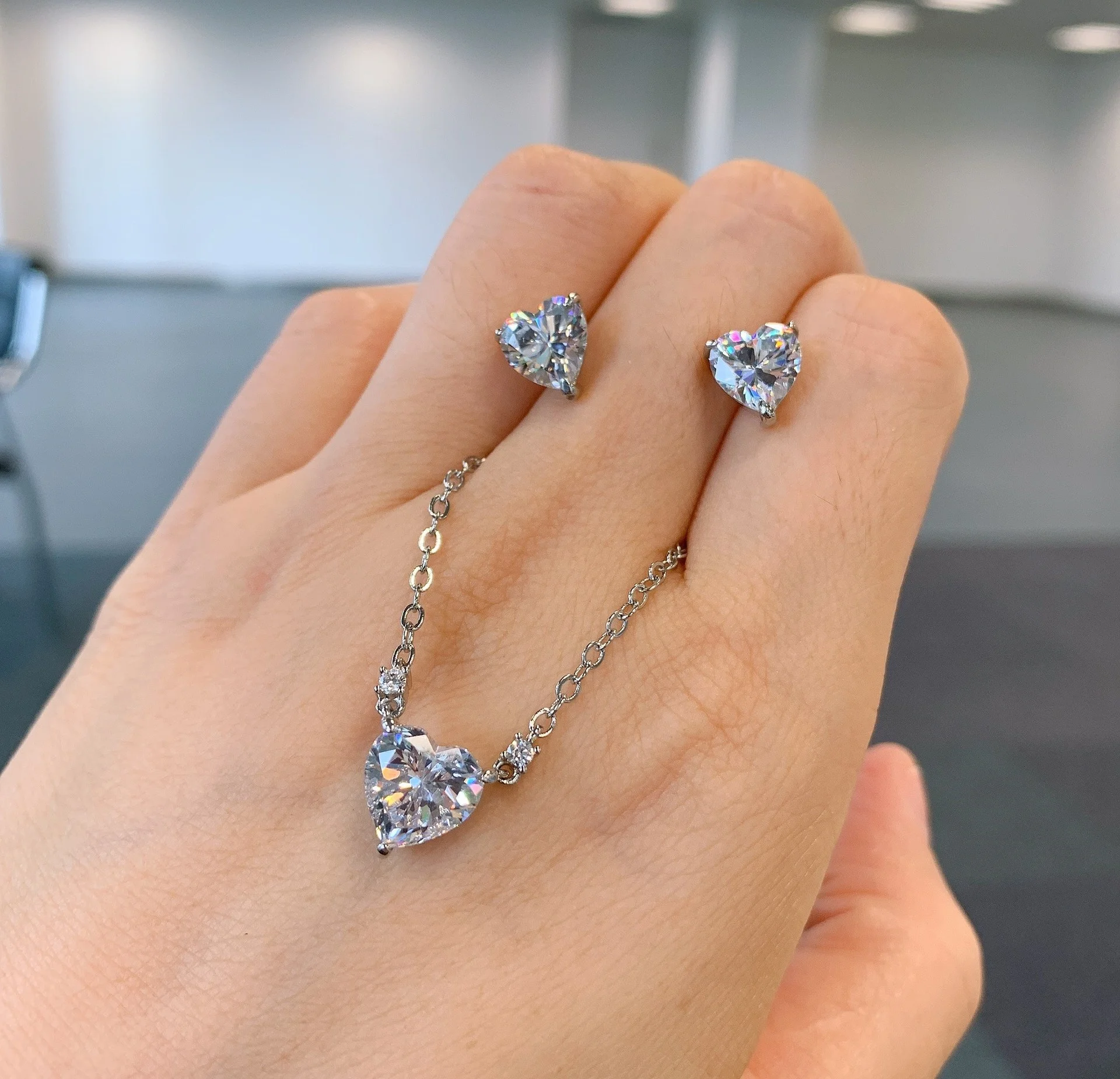 Luxury Heart-Shaped Created Moissanite Lab Diamond Ring/Necklace/Earrings Wedding Engagement Set, Customized color
Luxury Heart-Shaped Created Moissanite Lab Diamond Ring/Necklace/Earrings Wedding Engagement Set, Customized color