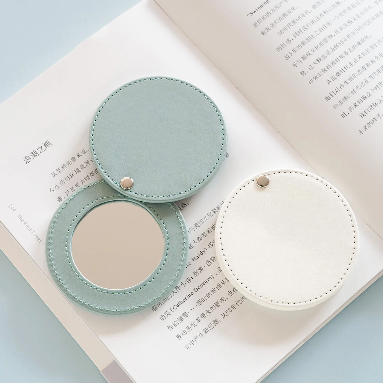 Wholesale Round Leather Mini Vanity Mirror Pocket Mirror Holder Pocket Hand Mirror, Red,pink,dark khaki,orange (can custom)
Wholesale Round Leather Mini Vanity Mirror Pocket Mirror Holder Pocket Hand Mirror, Red,pink,dark khaki,orange (can custom)