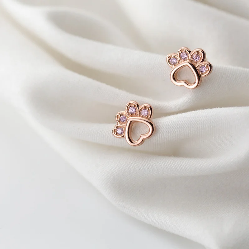 S925 silver white earrings female Korean version small fresh set diamond hollow cat claw earrings sweet cute animal earrings
S925 silver white earrings female Korean version small fresh set diamond hollow cat claw earrings sweet cute animal earrings
