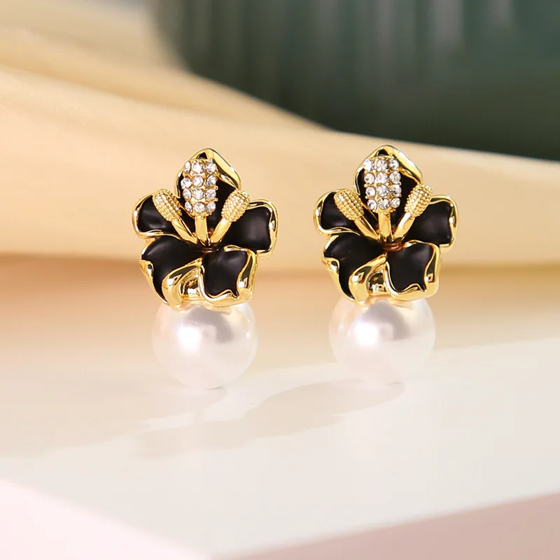 Light Luxury Flower Pearl Earrings for Women's Retro High Grade Temperament Fashion Earrings
Light Luxury Flower Pearl Earrings for Women's Retro High Grade Temperament Fashion Earrings