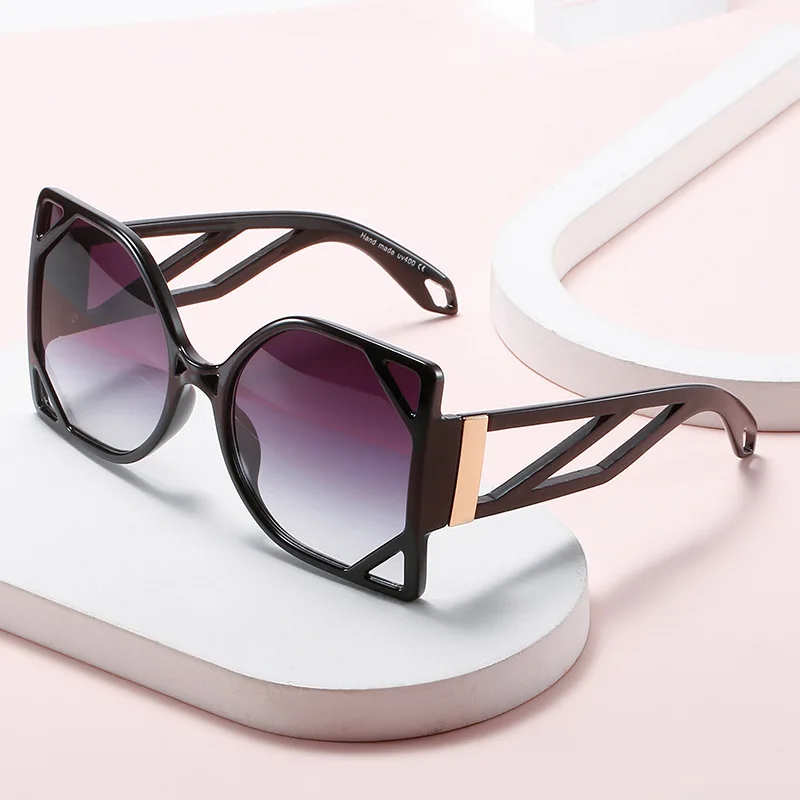 2022 Hot Selling Ready In Stock Custom Logo New Women Luxury Oversized Trendy Fashion Designer Sunglasses 2021, Custom colors
2022 Hot Selling Ready In Stock Custom Logo New Women Luxury Oversized Trendy Fashion Designer Sunglasses 2021, Custom colors