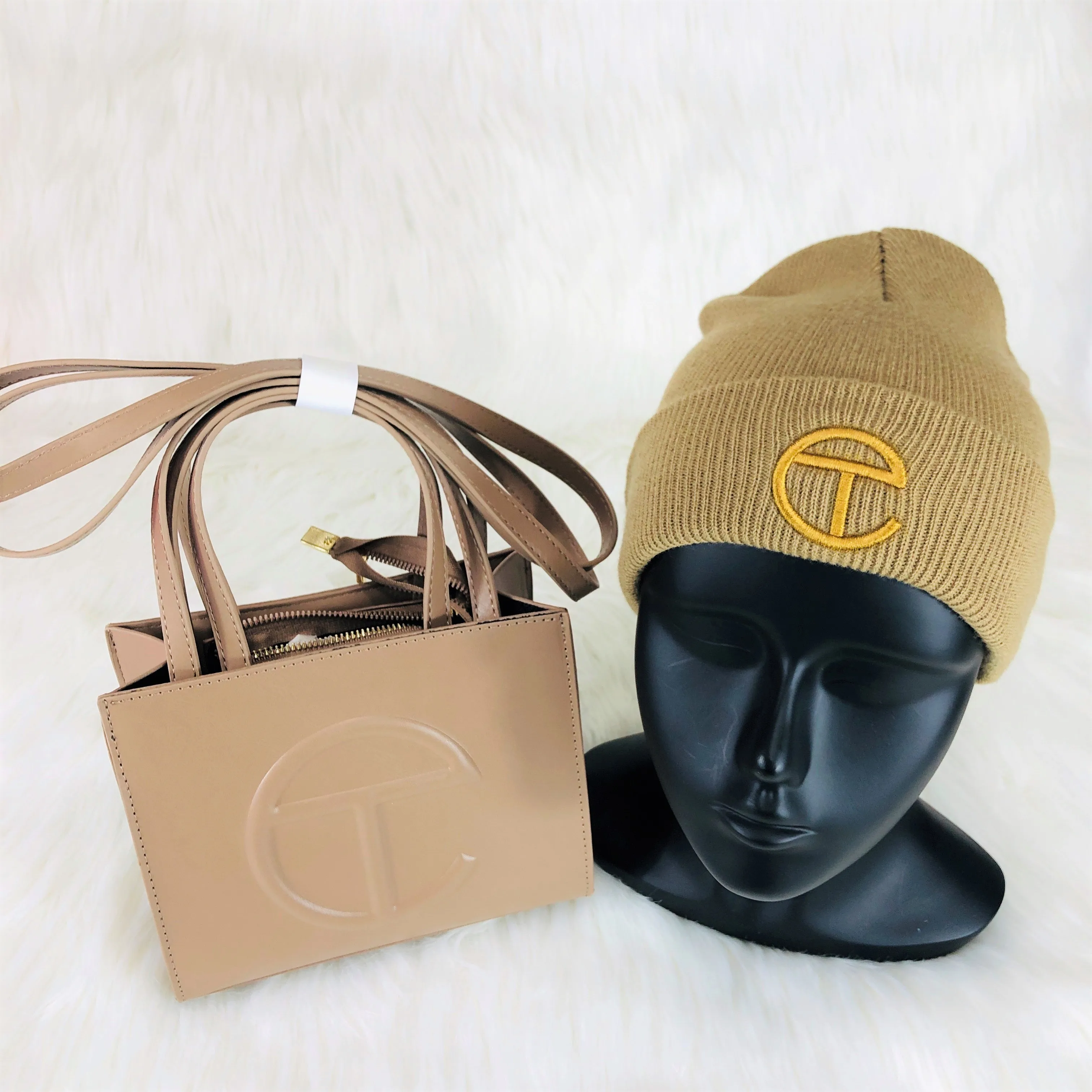2021 New Arrivals designer handbags famous brands winter hats and telfar bag luxury handbags for women purses, 9 color
2021 New Arrivals designer handbags famous brands winter hats and telfar bag luxury handbags for women purses, 9 color