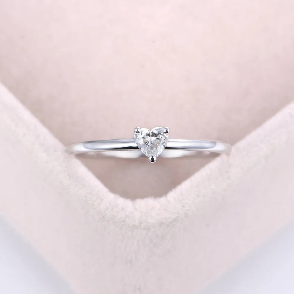 2020 Simple Cubic Zircon Wedding Engagement Ring 18 K Rose Gold Silver Plated Heart-shaped Finger Ring, Silver color
2020 Simple Cubic Zircon Wedding Engagement Ring 18 K Rose Gold Silver Plated Heart-shaped Finger Ring, Silver color