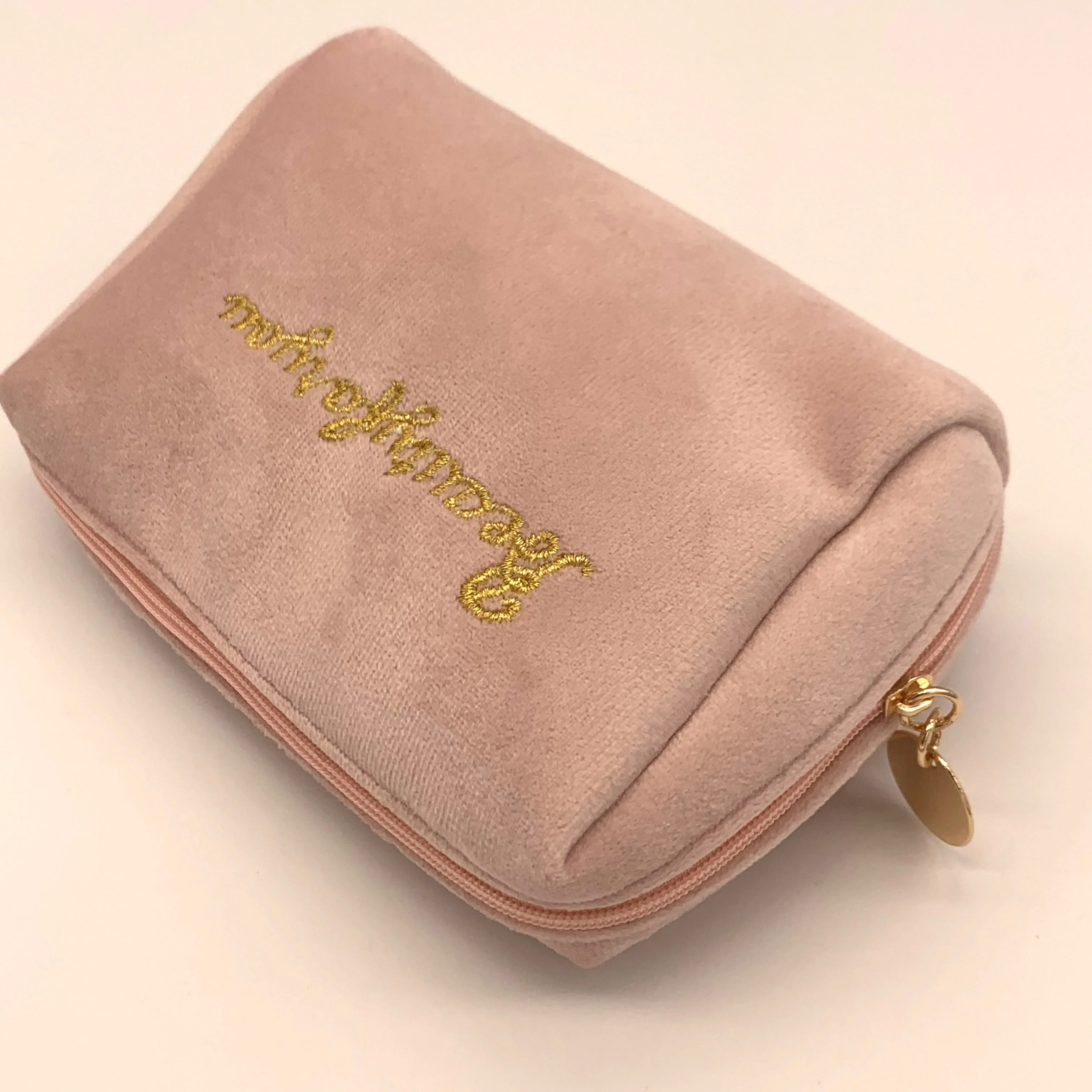 Wholesale Prices Fashion Gift Pink High End Velvet Women Make Up Pouch Cosmetic Bags Cosmetic With Zipper
Wholesale Prices Fashion Gift Pink High End Velvet Women Make Up Pouch Cosmetic Bags Cosmetic With Zipper