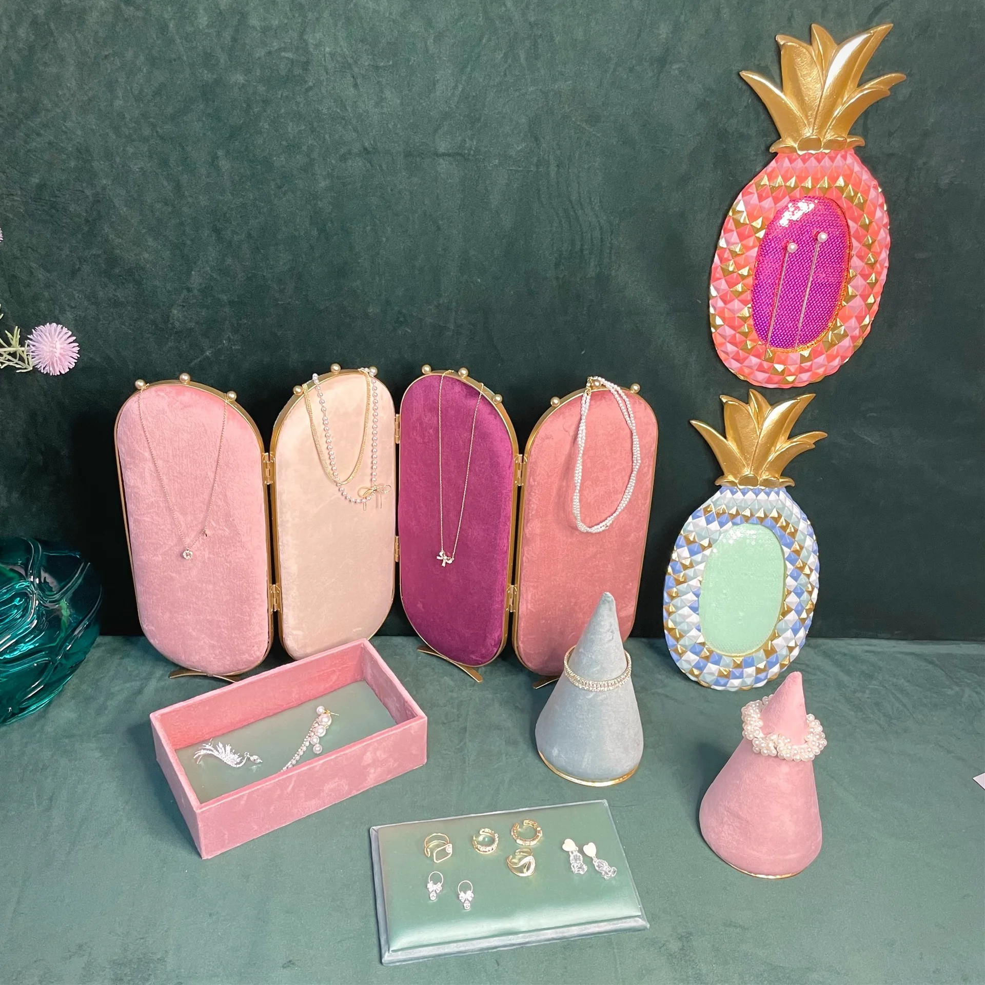 Creative modelling velvet jewelry display set props display rack necklace ring tray stands for jewelry, Multicolor
Creative modelling velvet jewelry display set props display rack necklace ring tray stands for jewelry, Multicolor