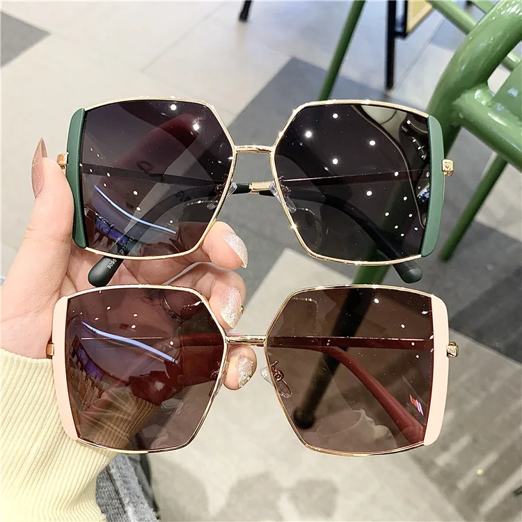 2021 Women New Fashion Sunglasses Wholesale Oversized Square Sunglasses For Big Faces, 4 colors
2021 Women New Fashion Sunglasses Wholesale Oversized Square Sunglasses For Big Faces, 4 colors