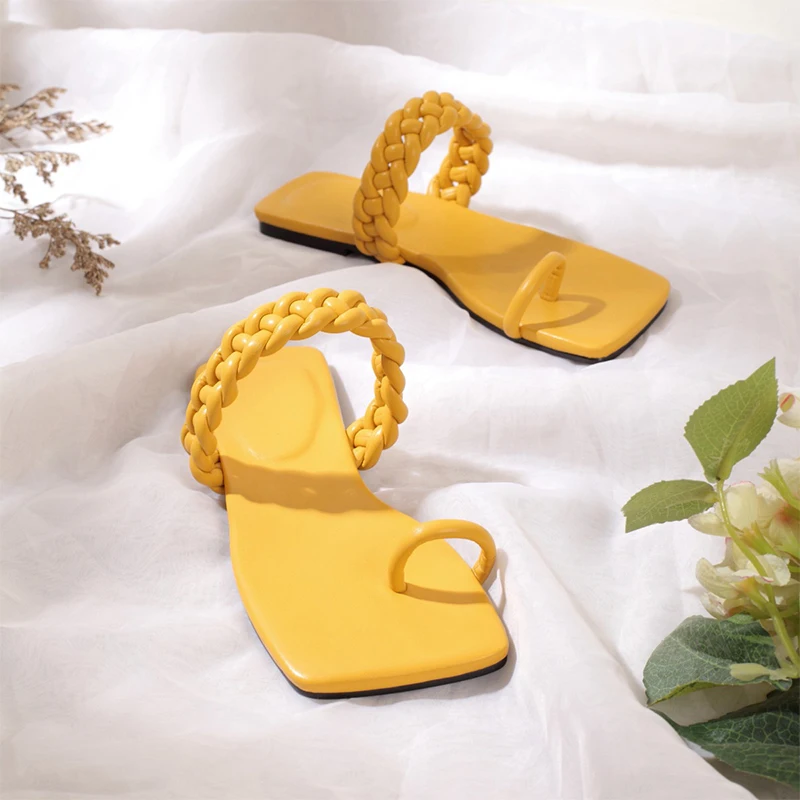 2021 New flat square toe ring Yellow color Summer beach PU leather woven outdoor sandals for women
2021 New flat square toe ring Yellow color Summer beach PU leather woven outdoor sandals for women