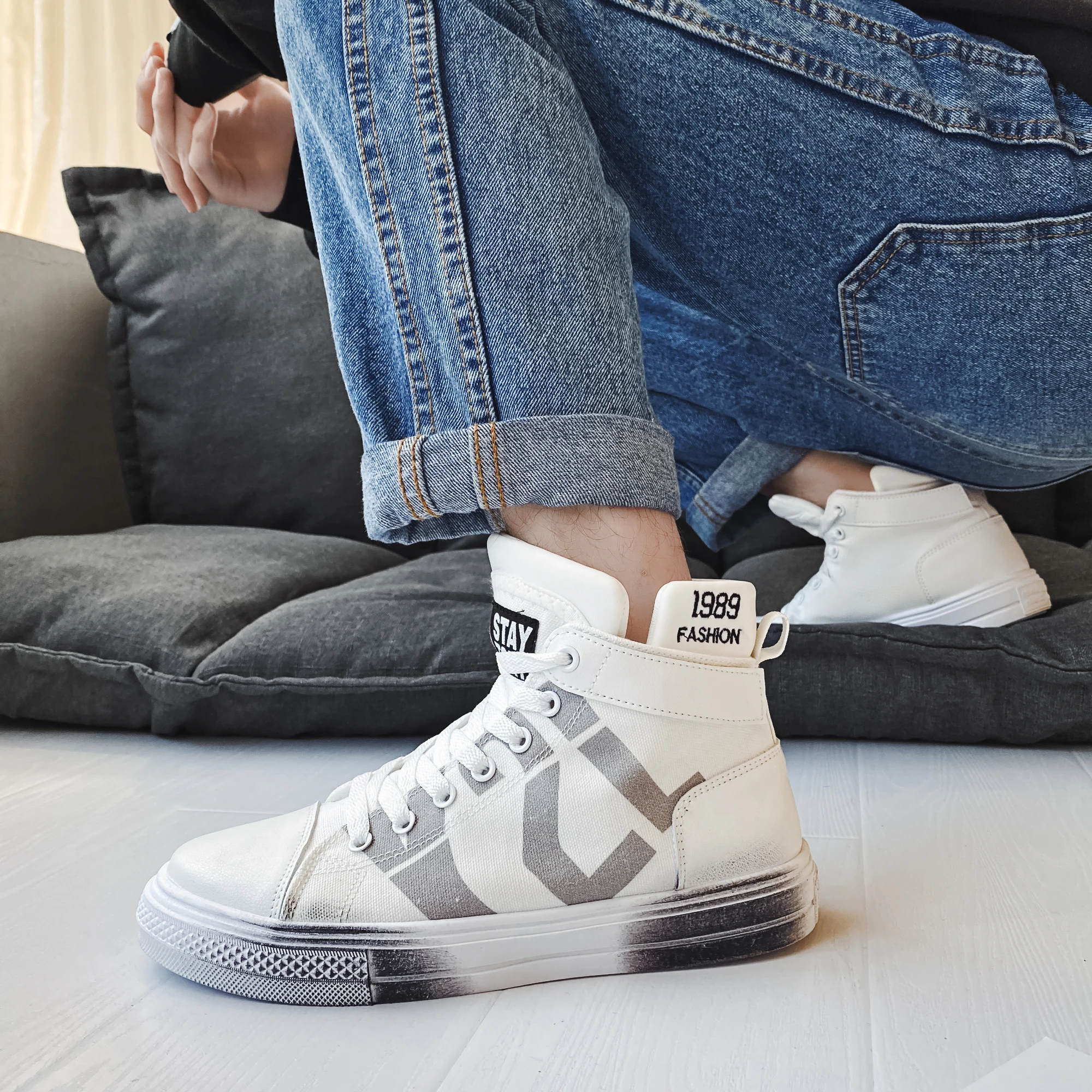 White Informal Canvas Flat Sole High Top Hecho A Medida Atacado Mens Custom Skateboard Sneaker Rhyton Sneakers Sneakers Mannen
White Informal Canvas Flat Sole High Top Hecho A Medida Atacado Mens Custom Skateboard Sneaker Rhyton Sneakers Sneakers Mannen