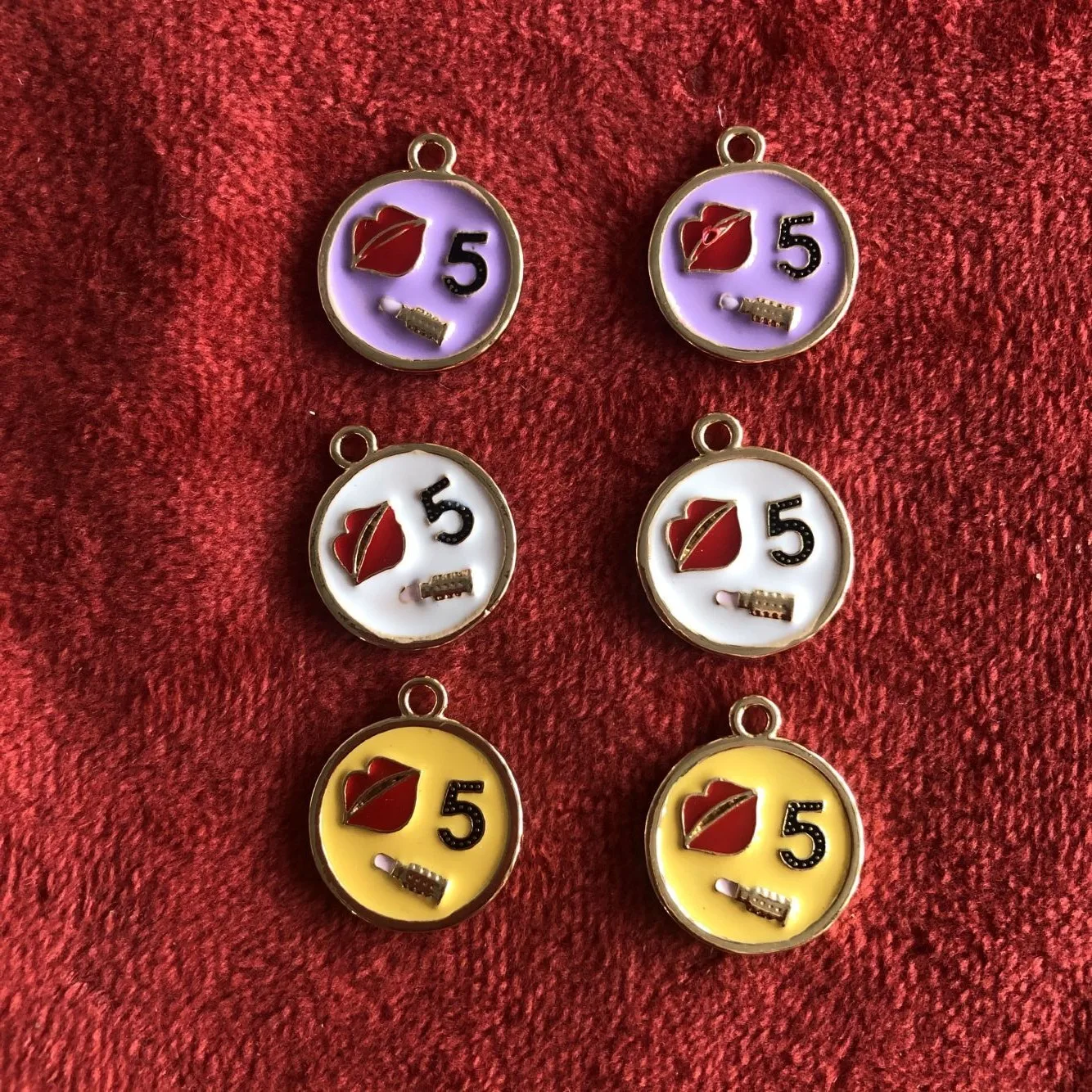 lips lipstick logo stamped round metal charms fashion women designer charms for bracelets DIY round metal alloy charms, Mix color
lips lipstick logo stamped round metal charms fashion women designer charms for bracelets DIY round metal alloy charms, Mix color