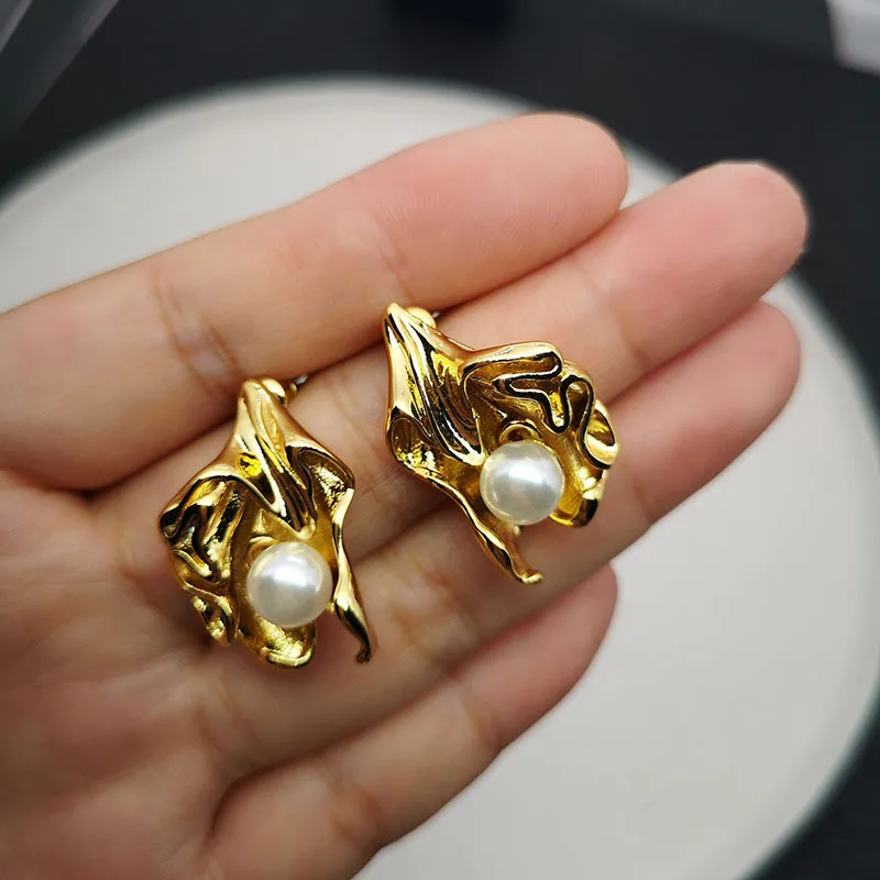 Aimgal jewelry Brass plated 18K gold ruffled pearl flower earrings with studs for ladies
Aimgal jewelry Brass plated 18K gold ruffled pearl flower earrings with studs for ladies