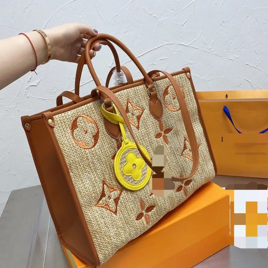 Amazon hot-selling brand handbags 2021 summer new Messenger bag-guccu Luxury handbag brand
Amazon hot-selling brand handbags 2021 summer new Messenger bag-guccu Luxury handbag brand