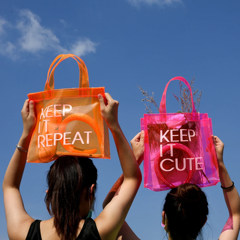 Gold Supplier 2021 Summer Style Jelly Bag Fashion Waterproof Wholesale Pvc Transparent Crossbody Handbag Ladies Jelly Tote Bag, 4 colors
Gold Supplier 2021 Summer Style Jelly Bag Fashion Waterproof Wholesale Pvc Transparent Crossbody Handbag Ladies Jelly Tote Bag, 4 colors