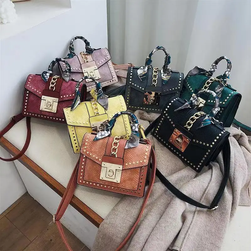 Women's Bag 2021 New Women's Bag European And American Silk Scarf Single Shoulder Small Square Bag Fashion Snake Rivet Tote
Women's Bag 2021 New Women's Bag European And American Silk Scarf Single Shoulder Small Square Bag Fashion Snake Rivet Tote