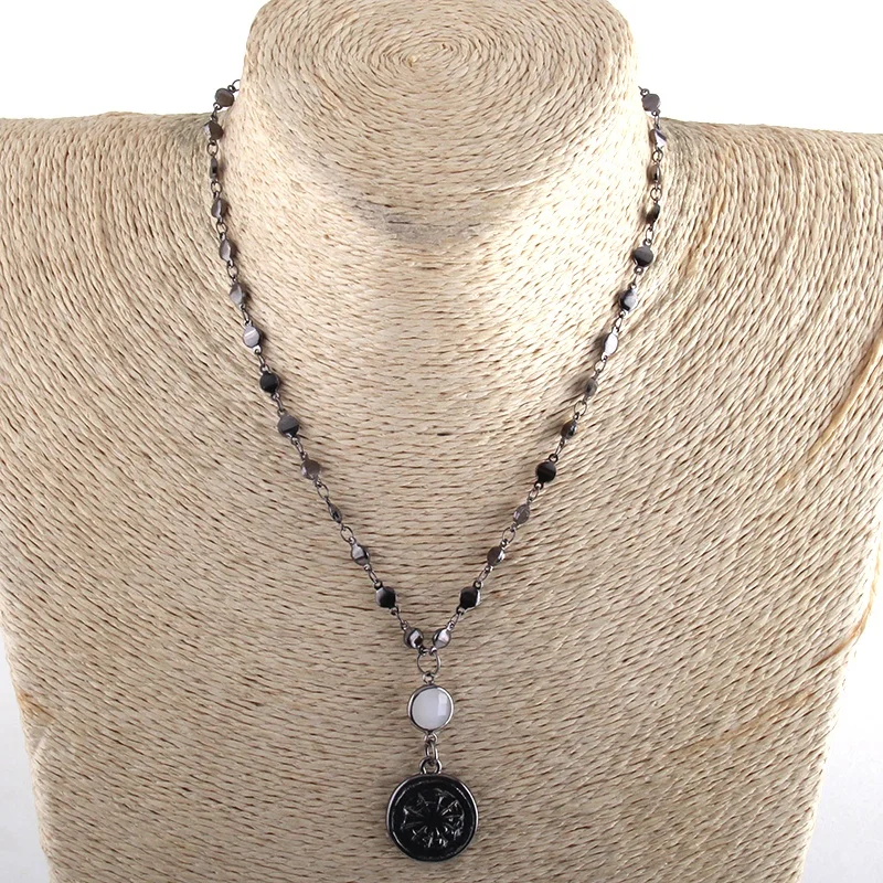 Women Ethnic jewelry necklace alloy gunmetal flat chain white crystal link round disco flower Bee Pendant Choker Necklace
Women Ethnic jewelry necklace alloy gunmetal flat chain white crystal link round disco flower Bee Pendant Choker Necklace