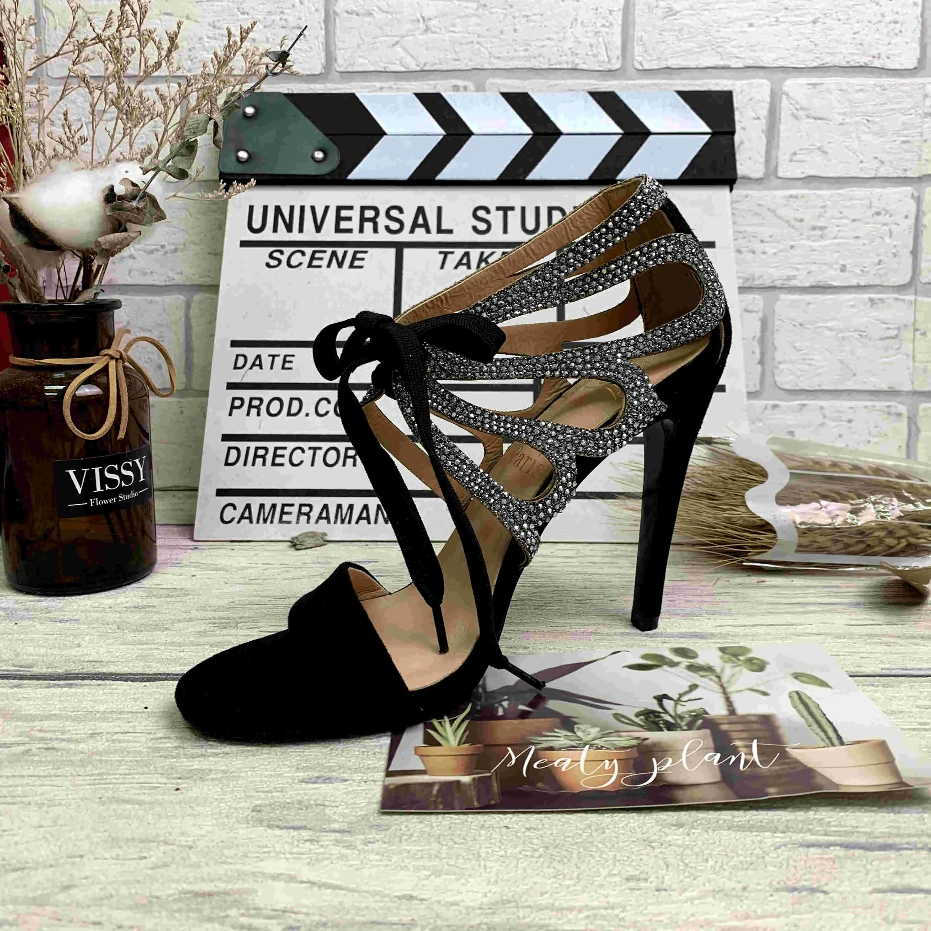 2021 spring new sexy butterfly models with diamond straps ladies stiletto sandals European and American large size wholesale, Black beige
2021 spring new sexy butterfly models with diamond straps ladies stiletto sandals European and American large size wholesale, Black beige