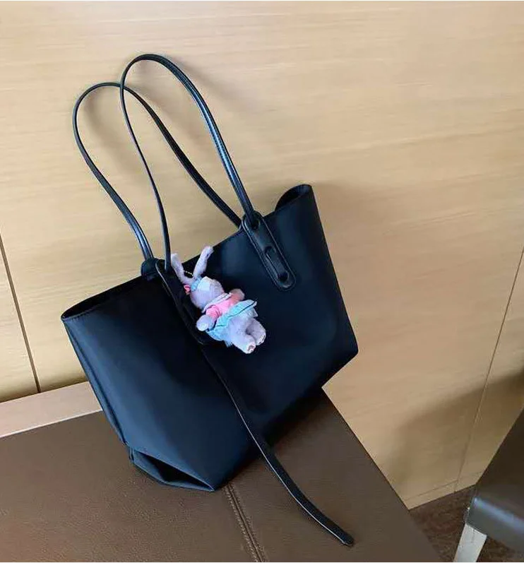 Professional design large capacity nylon waterproof oxford cloth swagger business ladies women bag
Professional design large capacity nylon waterproof oxford cloth swagger business ladies women bag