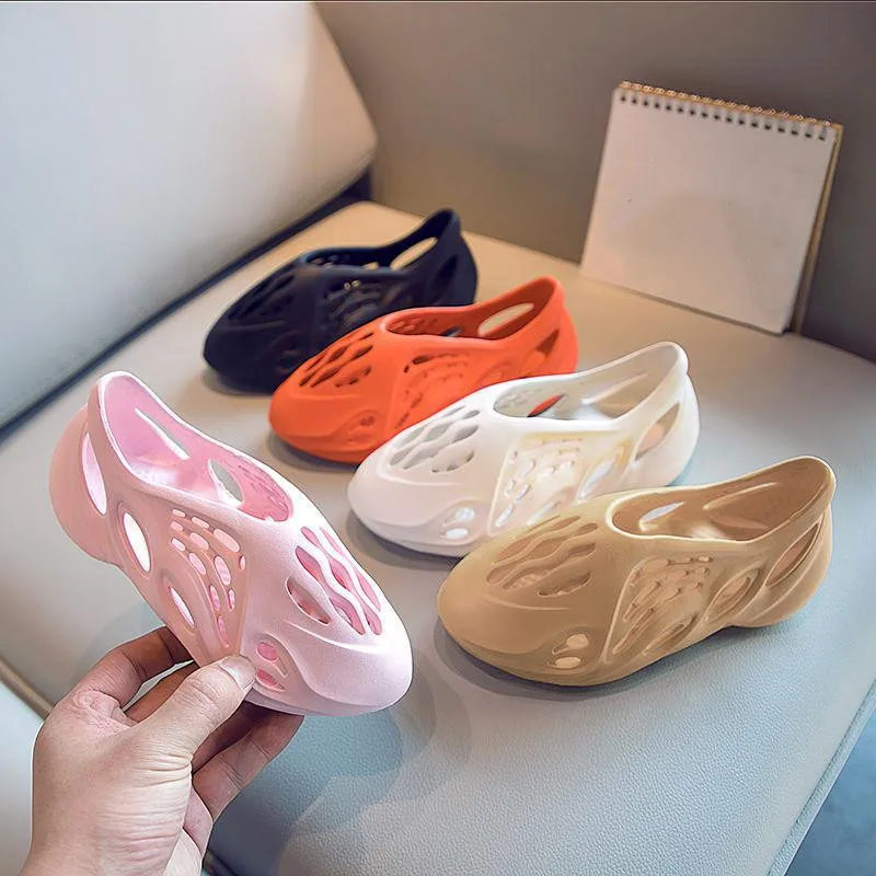 2022 Children's Boys Girls Unisex Summer Sandals Custom Foam Runner Kids Sneaker Yeezy Slides Slippers Wholesale, Black,purple,pink,yellow,beige,green
2022 Children's Boys Girls Unisex Summer Sandals Custom Foam Runner Kids Sneaker Yeezy Slides Slippers Wholesale, Black,purple,pink,yellow,beige,green
