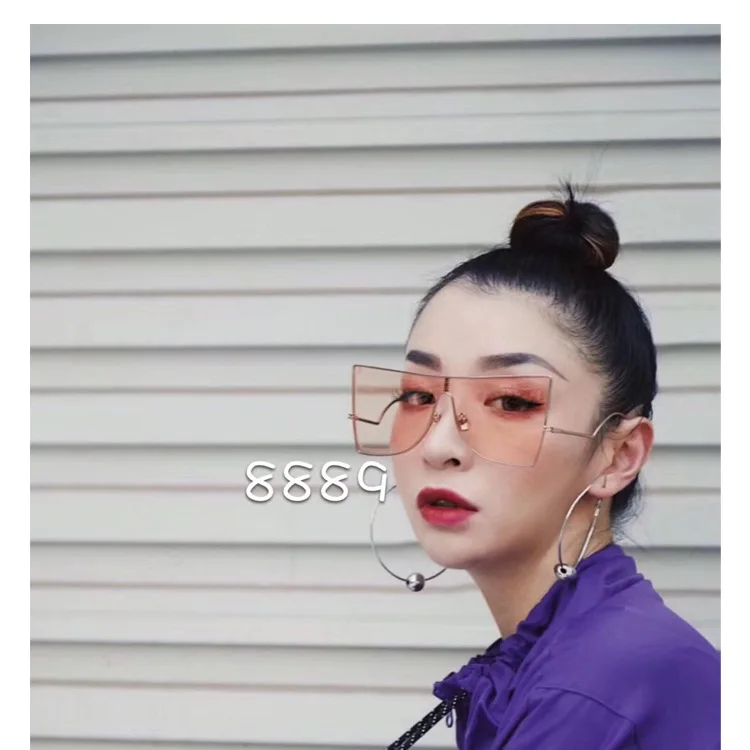 Fashion Personality Custom Logo Gradient Retro Vintage Big Metal Frame Pearl Sunglasses UV400 Women Sunglasses, Custom colors
Fashion Personality Custom Logo Gradient Retro Vintage Big Metal Frame Pearl Sunglasses UV400 Women Sunglasses, Custom colors