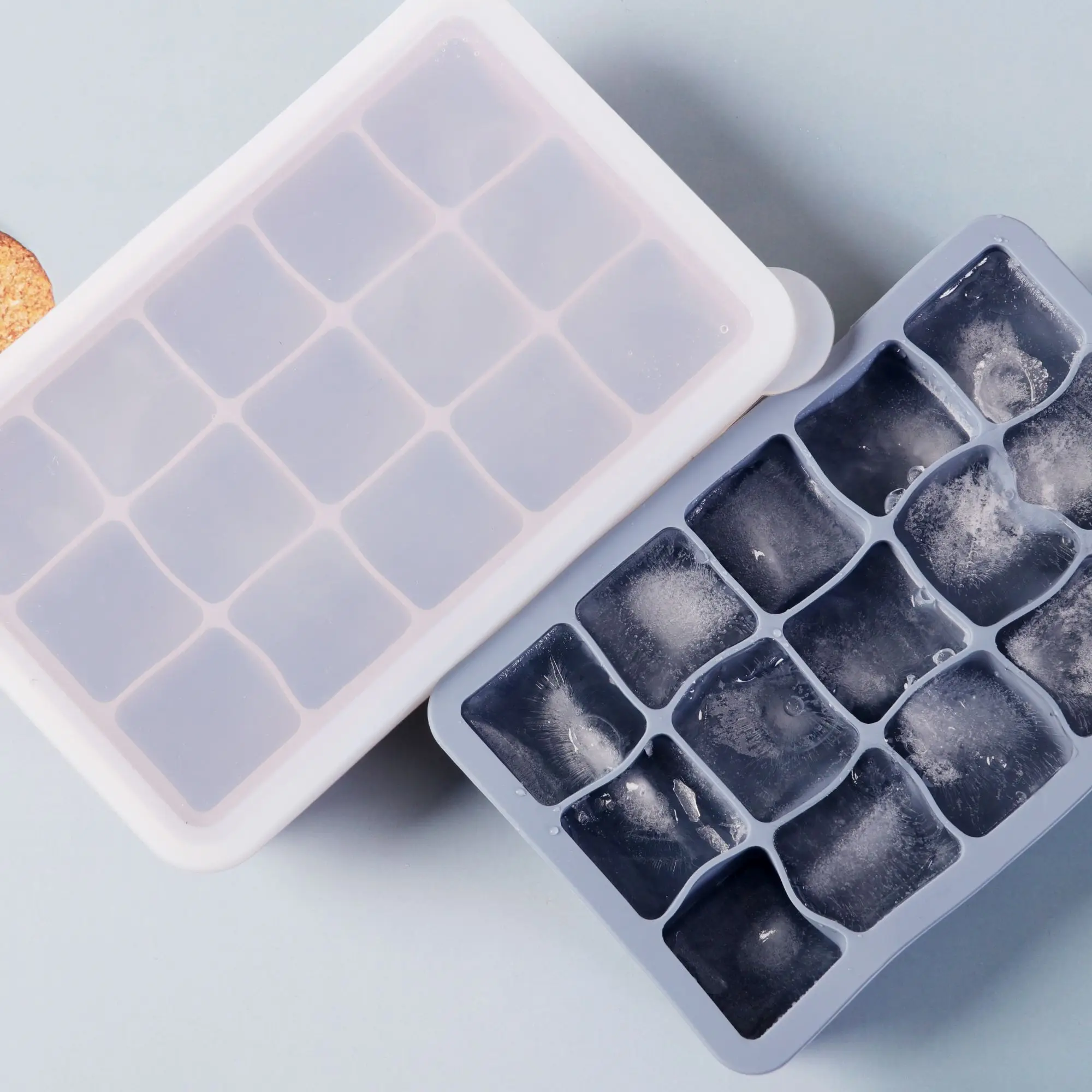 Custom BPA Free Reusable Silicone Ice cube mold Make Tray with Lid and Bin Ice cube Maker, Blue
Custom BPA Free Reusable Silicone Ice cube mold Make Tray with Lid and Bin Ice cube Maker, Blue