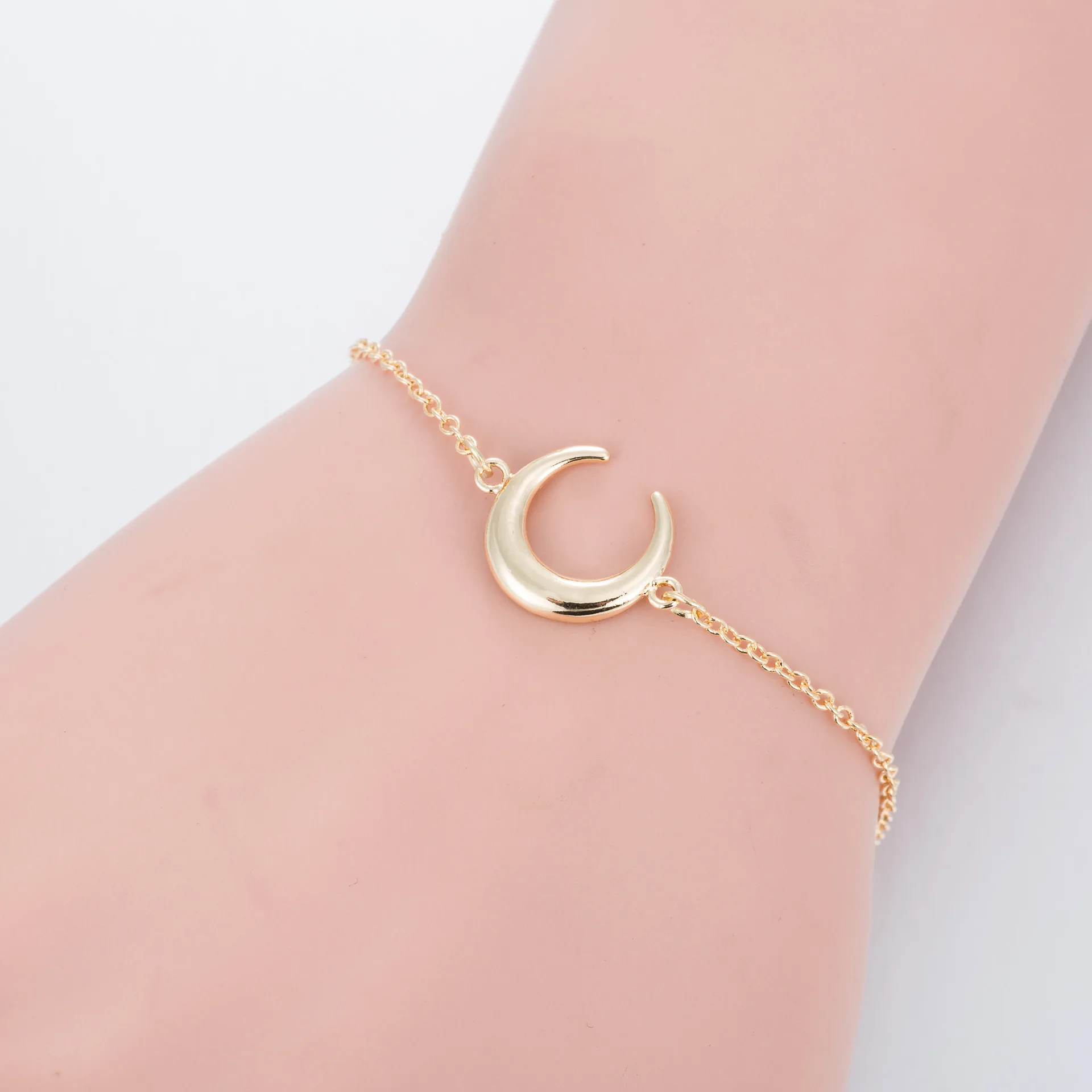 Hot Sale Stainless Steel Crescent Moon Charm Bracelet Silver Gold Tone Crescent Ox Horn Moon Bracelets Gift Jewelry
Hot Sale Stainless Steel Crescent Moon Charm Bracelet Silver Gold Tone Crescent Ox Horn Moon Bracelets Gift Jewelry