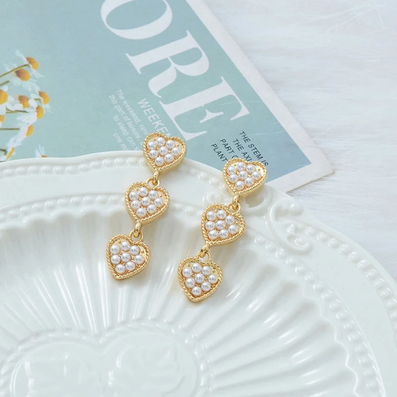 Three Love Imitation Round Pearl Pendant Earrings Gold Color Fashion Heart Long Drop Earrings Female Weddings Sisters Gifts
Three Love Imitation Round Pearl Pendant Earrings Gold Color Fashion Heart Long Drop Earrings Female Weddings Sisters Gifts