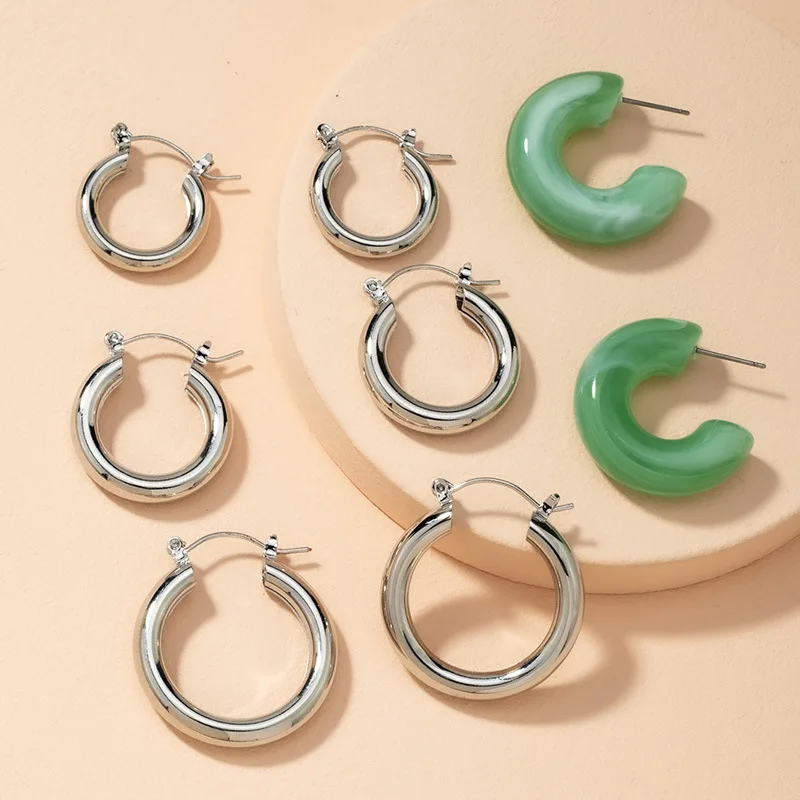 Wholesale high-quality classic fashion Jade hoop earrings women's European and American style metallic statment earrings
Wholesale high-quality classic fashion Jade hoop earrings women's European and American style metallic statment earrings